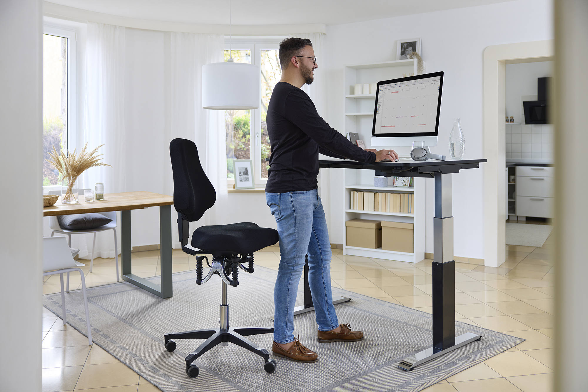 Höhenverstellbarer Arbeitstisch